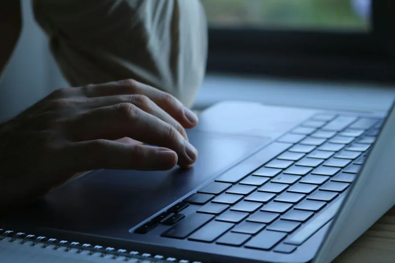 Twelve Warning Signs in the Inbox: A Field Guide to Suppliers Who Vanish